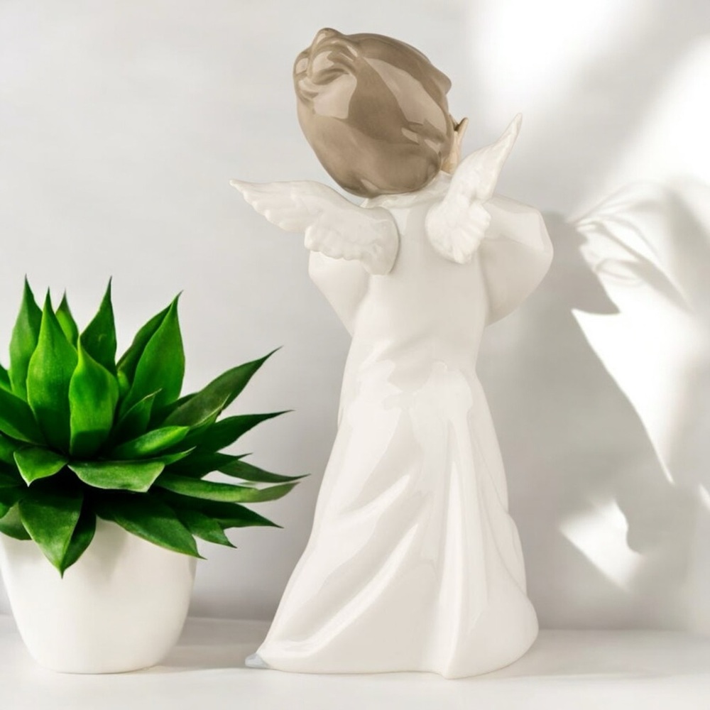 Lladró Mime Angel Figurine #4959 - Picture 3 of 16